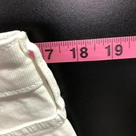 Universal Thread Ankle boot cut jeans, frayed hem line,5 pocket belt loop - Picture 5 of 7